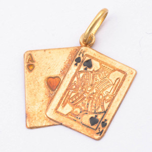 #39422-Pingente Cartas  Ás de Copas e Rei de Espadas em Ouro Rosê 14K com Esmalte